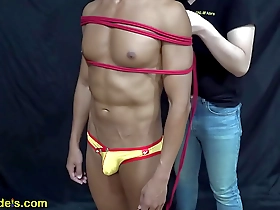Muscle worship: How to make an Asian hunk’s chest muscles stand out more?