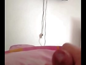 Japanese amateur gets a handjob with enthusiasm