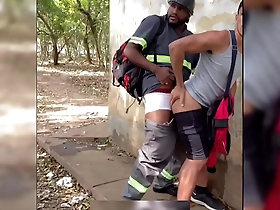 Public park encounter ends in oral satisfaction
