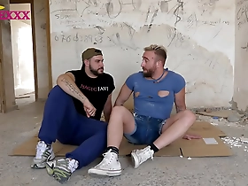 Hot gay action with big dick and big ass in cartoon-filled room