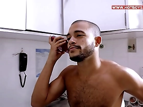 Muscular hunk gets anal sex for a great workout